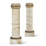 A PAIR OF FRENCH ORMOLU-MOUNTED WHITE MARBLE PEDESTALS - фото 2