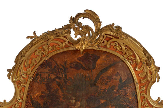 A FRENCH ORMOLU AND TULIPWOOD FIRE SCREEN - Foto 4
