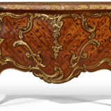 A FRENCH ORMOLU-MOUNTED BOIS SATINE, MAHAOGANY AND BOIS-DE-BOUT MARQUETRY COMMODE - photo 2