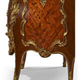 A FRENCH ORMOLU-MOUNTED BOIS SATINE, MAHAOGANY AND BOIS-DE-BOUT MARQUETRY COMMODE - фото 3
