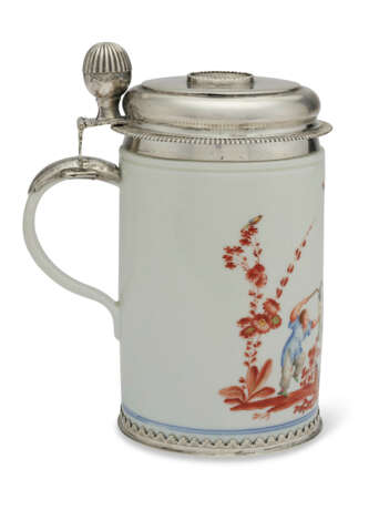 A SILVER-GILT-MOUNTED MEISSEN PORCELAIN CHINOISERIE TANKARD AND A COVER - фото 3