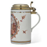 A SILVER-GILT-MOUNTED MEISSEN PORCELAIN CHINOISERIE TANKARD - фото 3