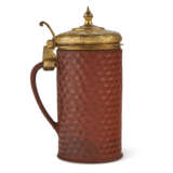 A BÖTTGER RED STONEWARE POLISHED AND CUT TANKARD AND A HINGED GILT-METAL COVER - фото 4