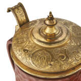 A BÖTTGER RED STONEWARE POLISHED AND CUT TANKARD AND A HINGED GILT-METAL COVER - фото 7