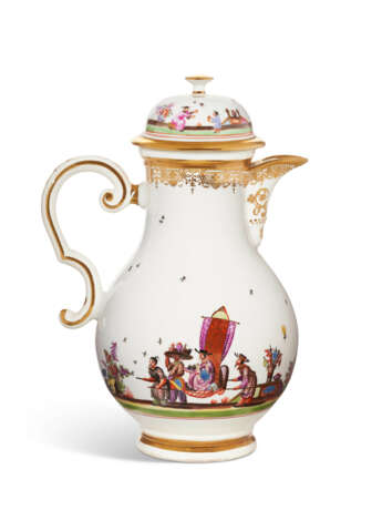 A MEISSEN PORCELAIN CHINOISERIE COFFEE-POT, A COVER AND A TEABOWL AND SAUCER - Foto 4