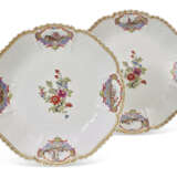 A PAIR OF MEISSEN PORCELAIN SHALLOW BOWLS FROM THE TSARINA ELIZABETH I OF RUSSIA SERVICE - Foto 1