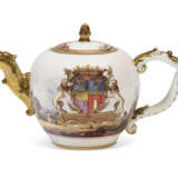 A MEISSEN PORCELAIN ARMORIAL TEAPOT FROM THE 'CAMPOFLORIDO' SERVICE AND A COVER - photo 2