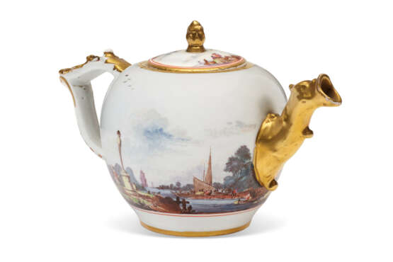 A MEISSEN PORCELAIN ARMORIAL TEAPOT FROM THE 'CAMPOFLORIDO' SERVICE AND A COVER - фото 3