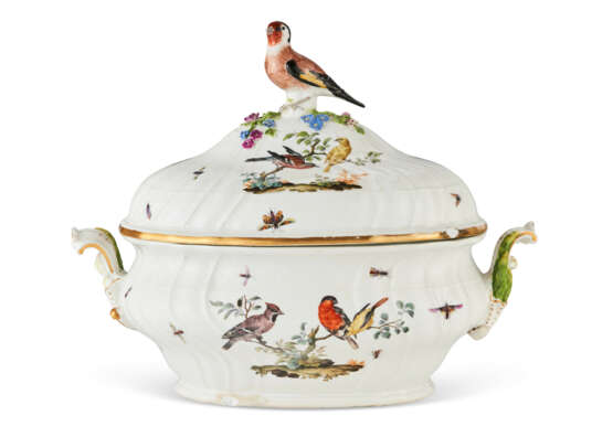 A MEISSEN PORCELAIN OVAL SOUP TUREEN, COVER AND STAND - фото 3