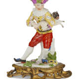 AN ORMOLU-MOUNTED MEISSEN PORCELAIN COMMEDIA DELL'ARTE FIGURE OF HARLEQUIN HOLDING A PUG AS A HURDY-GURDY - photo 1