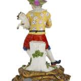 AN ORMOLU-MOUNTED MEISSEN PORCELAIN COMMEDIA DELL'ARTE FIGURE OF HARLEQUIN HOLDING A PUG AS A HURDY-GURDY - фото 4