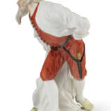 A MEISSEN PORCELAIN COMMEDIA DELL'ARTE FIGURE OF PANTALONE, FORMERLY IN THE ROCKEFELLER COLLECTION - фото 4