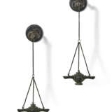 A PAIR OF ITALIAN PATINATED BRONZE HANGING OIL LANTERNS - фото 1