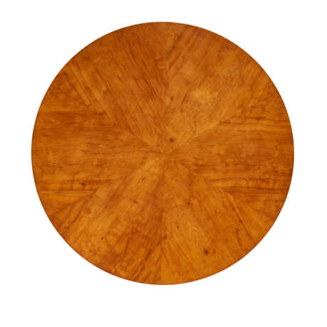 AN AUSTRIAN FRUITWOOD AND EBONIZED CENTER TABLE - Foto 2