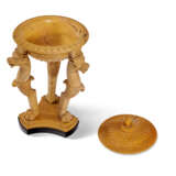 A GROUP OF FIVE ITALIAN MARBLE TABLE ARTICLES - фото 9