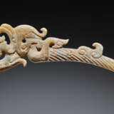 A UNIQUE ELEGANT AND DELICATELY CARVED DRAGON-SHAPED XI OR “KNOT-OPENER” - Foto 2