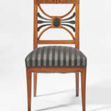 A PAIR OF AUSTRIAN INLAID FRUITWOOD AND EBONIZED SIDE CHAIRS - фото 2