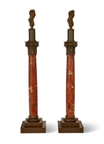 A PAIR OF ROUGE MARBLE AND PATINATED BRONZE COLUMNS - фото 5