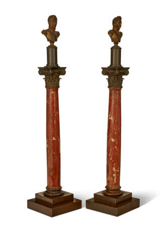 A PAIR OF ROUGE MARBLE AND PATINATED BRONZE COLUMNS - фото 6