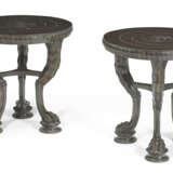 A PAIR OF ITALIAN PATINATED BRONZE LOW TABLES - фото 1