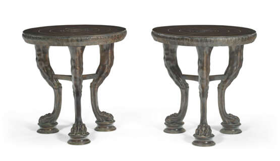 A PAIR OF ITALIAN PATINATED BRONZE LOW TABLES - фото 5