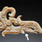 A UNIQUE ELEGANT AND DELICATELY CARVED DRAGON-SHAPED XI OR “KNOT-OPENER” - Foto 3