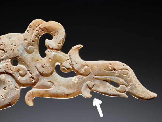 A UNIQUE ELEGANT AND DELICATELY CARVED DRAGON-SHAPED XI OR “KNOT-OPENER” - Foto 3