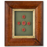 A GROUP OF THIRTEEN FRAMED SETS OF INTAGLIO SEALS AND MOLDS - фото 4