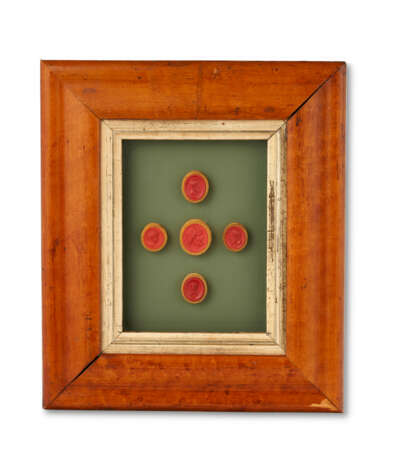 A GROUP OF THIRTEEN FRAMED SETS OF INTAGLIO SEALS AND MOLDS - photo 8