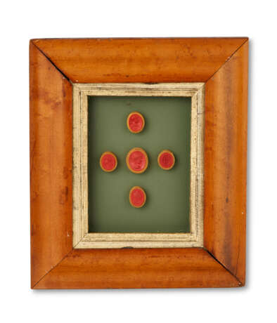 A GROUP OF THIRTEEN FRAMED SETS OF INTAGLIO SEALS AND MOLDS - фото 10