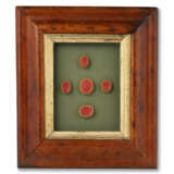 A GROUP OF THIRTEEN FRAMED SETS OF INTAGLIO SEALS AND MOLDS - фото 14