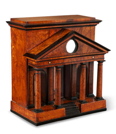 A GERMAN EBONY AND BURL-ELM WATCH STAND IN THE FORM OF A ROMAN TEMPLE - Foto 1
