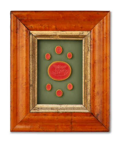 A GROUP OF THIRTEEN FRAMED SETS OF INTAGLIO SEALS AND MOLDS - фото 24