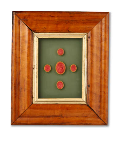 A GROUP OF THIRTEEN FRAMED SETS OF INTAGLIO SEALS AND MOLDS - фото 26