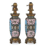 A PAIR FRENCH OF GILT-METAL MOUNTED CLOISONNE ENAMEL LAMPS - Foto 4