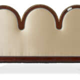 A LARGE FRENCH PARCEL-GILT AND MAHOGANY SOFA - Foto 6