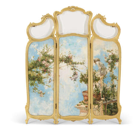 A FRENCH GILTWOOD, GLASS AND PAINTED THREE-PANELED SCREEN - фото 3