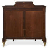 A FRENCH ORMOLU-MOUNTED KINGWOOD, MAHOGANY AND JAPANNED SIDE CABINET - Foto 7