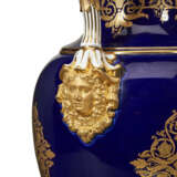A SILVER-MOUNTED MEISSEN PORCELAIN COBALT-BLUE GROUND TWO-HANDLED VASE - фото 6