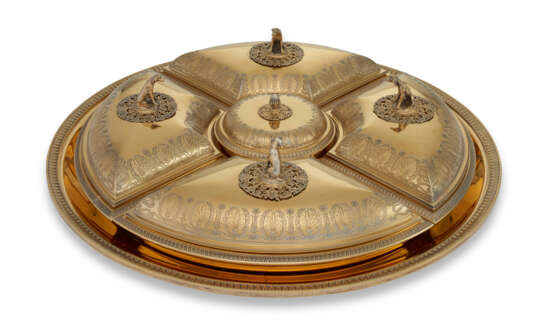 A FRENCH SILVER-GILT FIVE-PIECE SUPPER SERVICE AND TRAY - фото 1