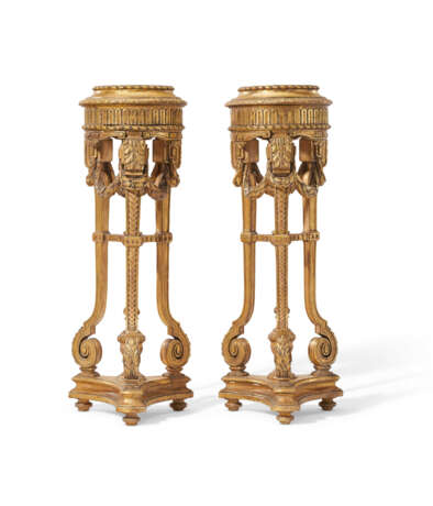 A PAIR OR FRENCH GILTWOOD JARDINIERES - photo 2