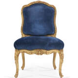 A PAIR OF LOUIS XV GILTWOOD CHAISES - фото 2