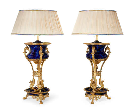 A PAIR OF FRENCH ORMOLU-MOUNTED 'BLEU LAPIS' SEVRES-STYLE PORCELAIN VASES, NOW MOUNTED AS LAMPS - фото 3