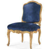 A PAIR OF LOUIS XV GILTWOOD CHAISES - фото 3