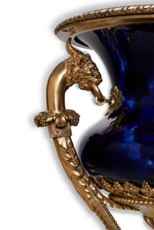A PAIR OF FRENCH ORMOLU-MOUNTED 'BLEU LAPIS' SEVRES-STYLE PORCELAIN VASES, NOW MOUNTED AS LAMPS - photo 5