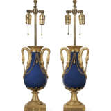A PAIR OF FRENCH ORMOLU-MOUNTED BLUE PORCELAIN VASES, NOW MOUNTED AS LAMPS - фото 2