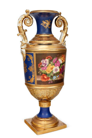 A RUSSIAN TWO-HANDLED PORCELAIN VASE - photo 2