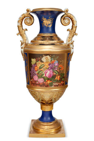 A RUSSIAN TWO-HANDLED PORCELAIN VASE - фото 3