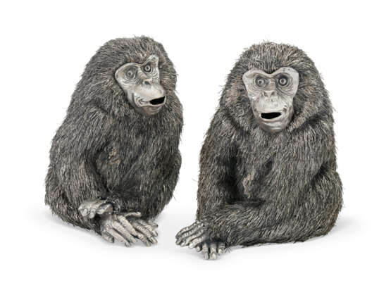 A GROUP OF THREE ITALIAN SILVER FIGURES OF GORILLAS - фото 4