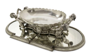 A LARGE FRENCH ELECTROPLATED CENTERPIECE AND PLATEAU